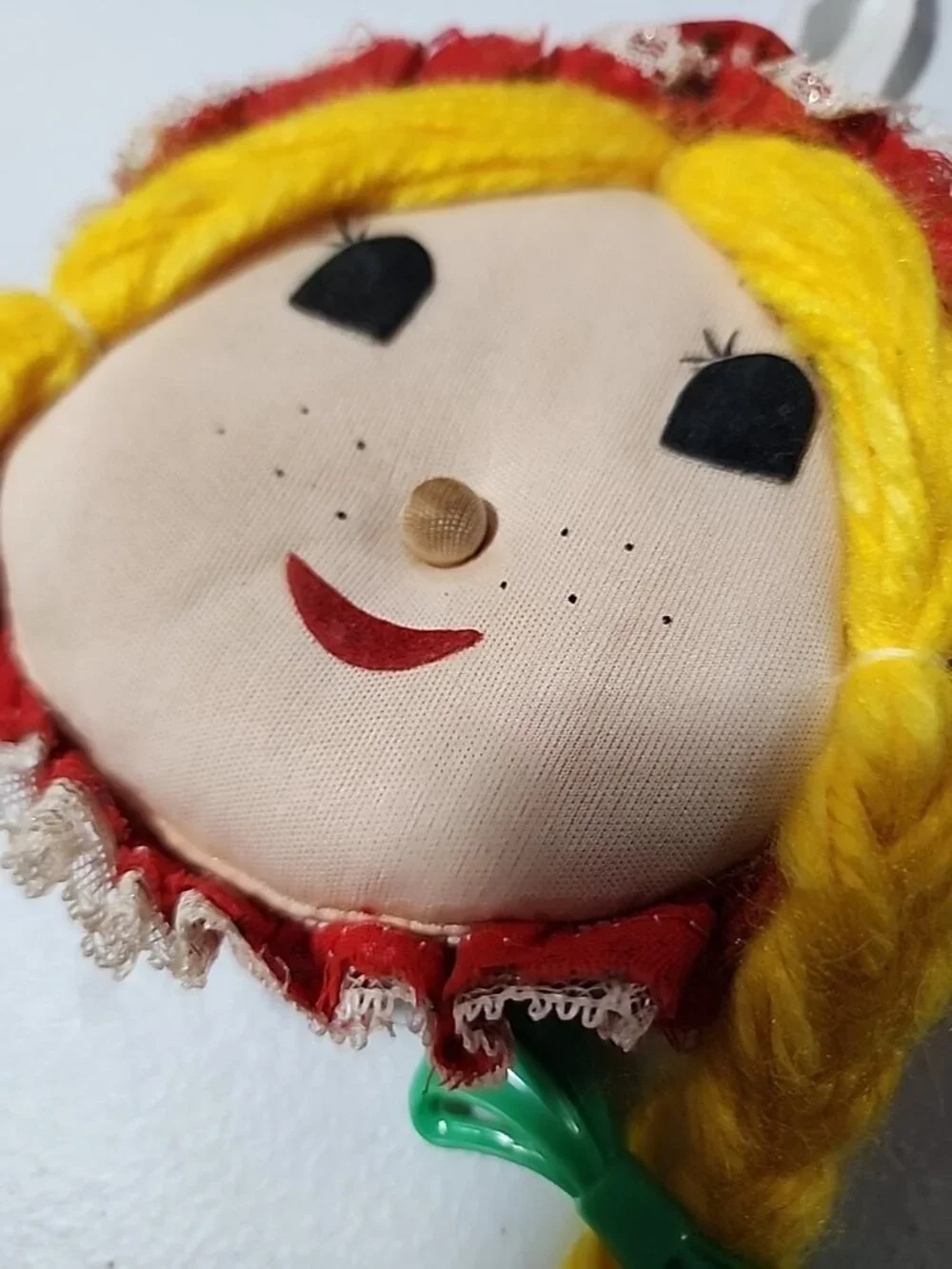 VTG 70s Yarn Doll Hair Barrette Holder Long Braids Wall Hanging Cute Barrettes